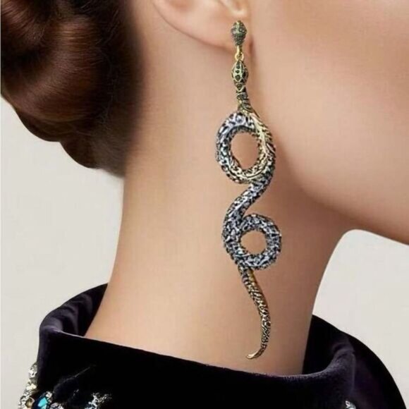 Zara Jewelry - Snake dangle earrings S1122